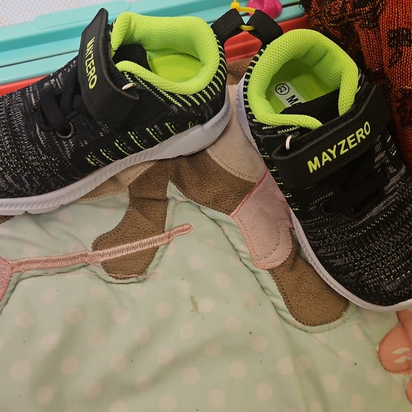 Boys runners - Picture 1 of 1